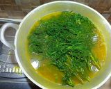 Foto langkah ke 2 dari resep Resep Gulai Santan Enak Daun Kenikir.
