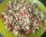 Foto del paso 2 de la receta: Ensalada de garbanzos y aguacate