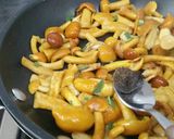 A picture of step 4 of Pasta with nameko mushrooms and grated truffle.