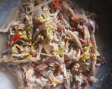 Foto langkah ke 7 dari resep Tumis Jantung Pisang, Bunga pepaya dengan irisan daging B2.