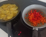Foto del paso 1 de la receta: Pastel de patata frita y carne al curry