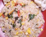 Foto langkah ke 4 dari resep Nasi Goreng Kemangi.