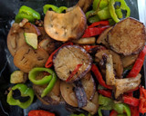 Foto del paso 2 de la receta: Jamoncitos de pollo con verduras y shiitake