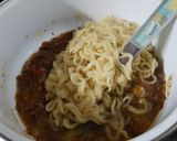 Foto langkah ke 3 dari resep Omelet Mie.