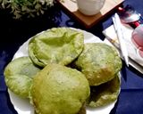 A picture of step 5 of Bathua (chill) puri.