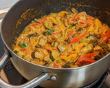 Foto del paso 3 de la receta: Plato vegano: verduras en salsa satay con arroz