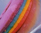 Foto langkah ke 5 dari resep 1. Rainbow cake ekonomis (2 telur).