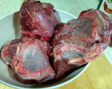 Foto del paso 1 de la receta: Carrilleras de ternera en salsa de vino tinto