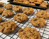 Foto langkah ke 5 dari resep Oatmeal Choco Chip Cookies.