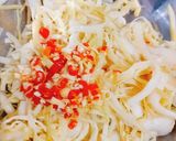 Hình bước làm 3 của món Gỏi bồn bồn tai heo