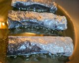 Foto del paso 4 de la receta: Rollitos Crujientes de Salmón en Papel de Arroz