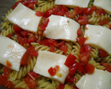 Foto del paso 6 de la receta: Hélices (tirabuzones) caprese al horno