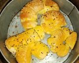 A picture of step 14 of Cookpad beef mince bread in pateela.