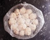 A picture of step 4 of Raisin milk bun.