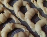 Foto del paso 6 de la receta: Medialunas de Manteca Muy Fácil y Rápidas