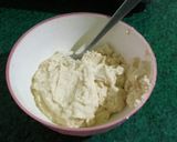 A picture of step 3 of Dal puri.