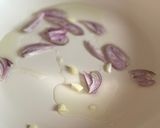 Hình bước làm 3 của món Mì Udon Khô Xào Tôm, Đậu Que & Cà Rốt