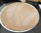 Foto del paso 5 de la receta: Pizza integral crujiente (base)