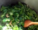A picture of step 2 of Spinach with Mushrooms.