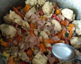 Foto del paso 9 de la receta: Pollo salteado con panceta, verduras y arroz