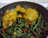 Foto langkah ke 5 dari resep Tumis kacang panjang tanpa air "gurih, krenyes-krenyes" 🥰.