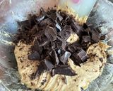 Hình bước làm 3 của món 💚 Bánh Cookies Hạt Thông Chocolate Đen