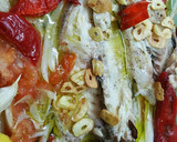 Foto del paso 4 de la receta: Besugo al horno con cebolla y tomate