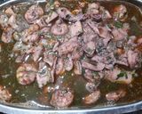 Foto del paso 4 de la receta: Filet de merluza, langostinos y calamaretis!