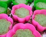 Foto langkah ke 7 dari resep Bolu pisang pandan tabur keju.