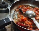 A picture of step 6 of Cauliflower n green peas kolhapuri masala gravy.