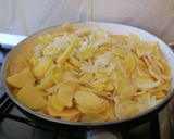 A picture of step 2 of Classic Spanish Tortilla.
