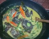Foto langkah ke 4 dari resep Mangut Ikan Asap #berburucelemekemas #resolusi2019.