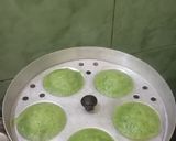 A picture of step 5 of Spinach rava idli.