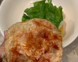 Hình bước làm 4 của món Hamburger Xúc Xích Phô Mai