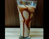 A picture of step 3 of Banana Chocolate milkshake.