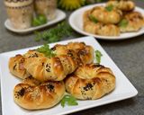 A picture of step 14 of Mincedmeat stuffed bread rolls.