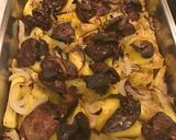 Tepsis csirkemáj, krumplival recept fázis 8 fotója