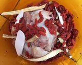 Foto langkah ke 1 dari resep Ayam Tim Obat Sederhana.