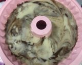 Gambar langkah 5 resipi Puding Roti Marble.