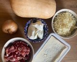 Une image de l'étape 1 de Butternut farcie aux gorgonzola, lardons fumés et oignons.