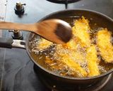 A picture of step 6 of Long-Lasting Crispy Fried Bananas.
