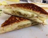 A picture of step 4 of Grilled Cheese with Creamy Mushrooms.