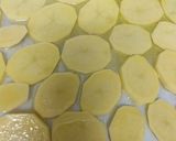 Foto del paso 2 de la receta: Lubina a la sal con patatas al vino blanco
