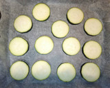 Foto del paso 3 de la receta: Pizzetas de calabacín (adaptadas a BLW)