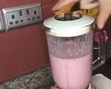 صورة لخطوة 1 من وصفة ميلك شيك فراولة