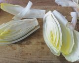Une image de l'étape 1 de Endives et Thon en salade au vinaigre balsamique fruité.