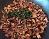 Hagymás, csípős paprikás, kakukkfüves, gombás omlett recept fázis 3 fotója