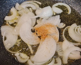 Foto del paso 2 de la receta: Salchichas salteadas con pimientos, calabacín y champiñones