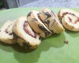 Foto langkah ke 4 dari resep Bolu Gulung Strawberry/Blueberry lembut irit telur.