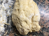 Pan dulce trenzado, con semillas de sésamo